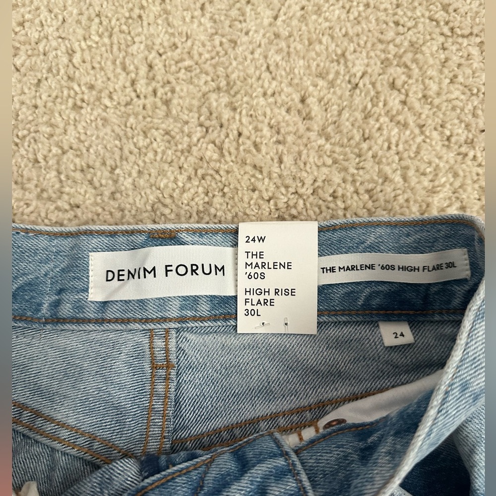 BRAND NEW NEVER WORN Denim Forum high rise flare jeans. size 24, medium wash